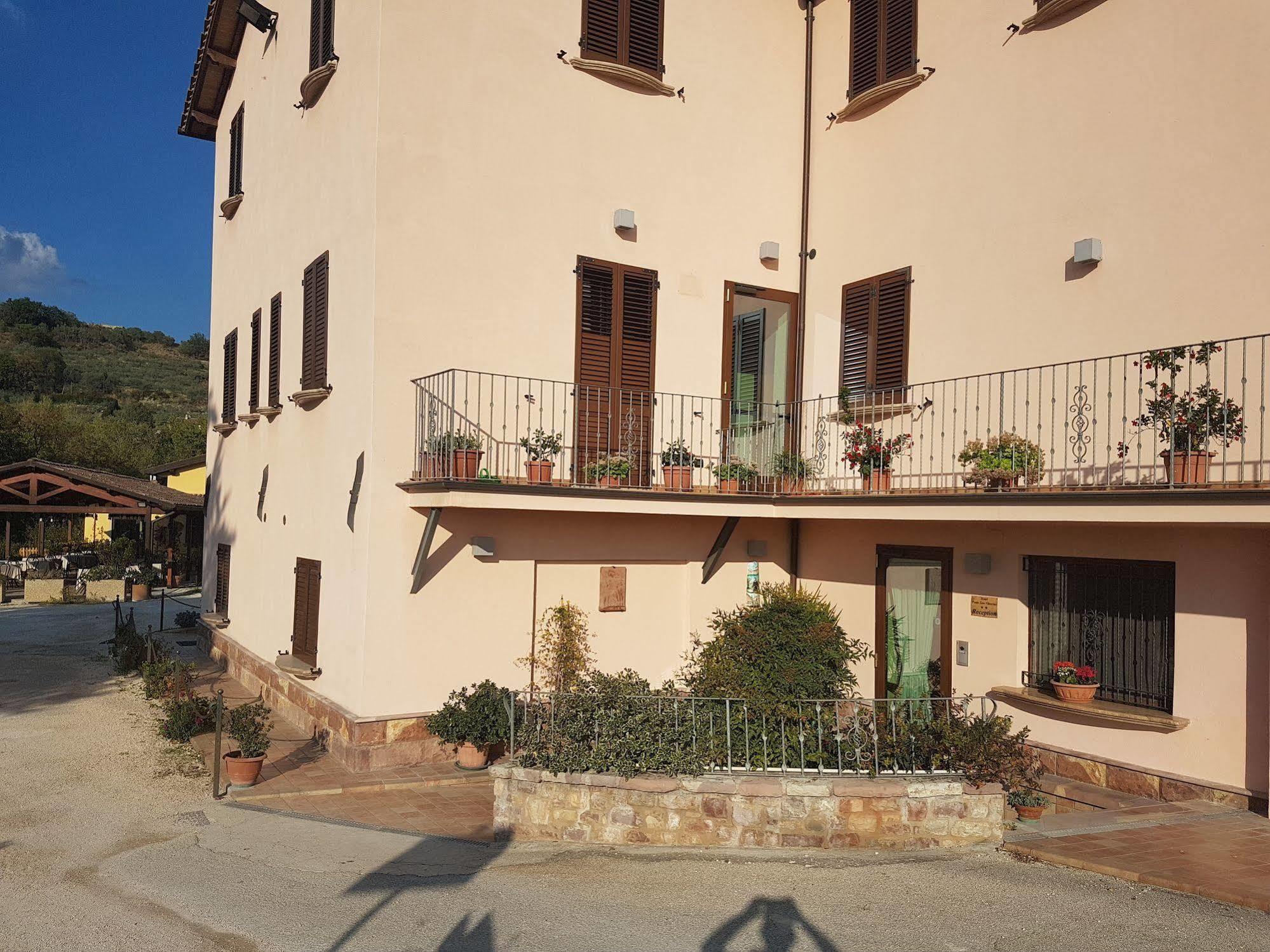 Hotel Ponte San Vittorino Асизи Екстериор снимка