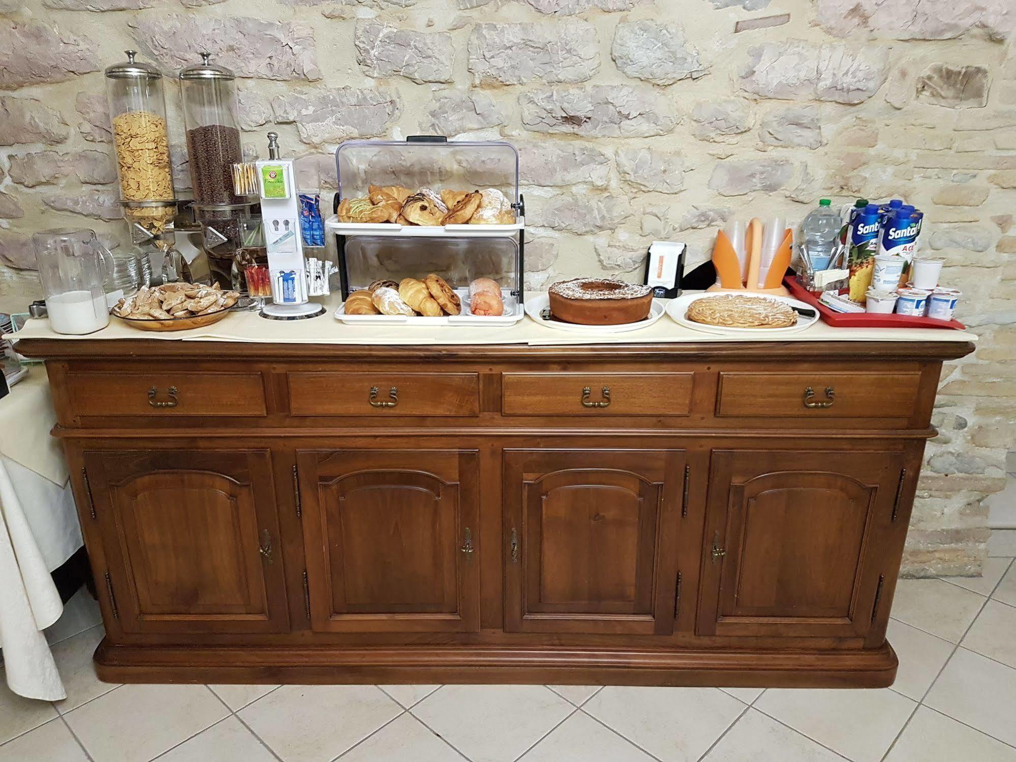 Hotel Ponte San Vittorino Асизи Екстериор снимка