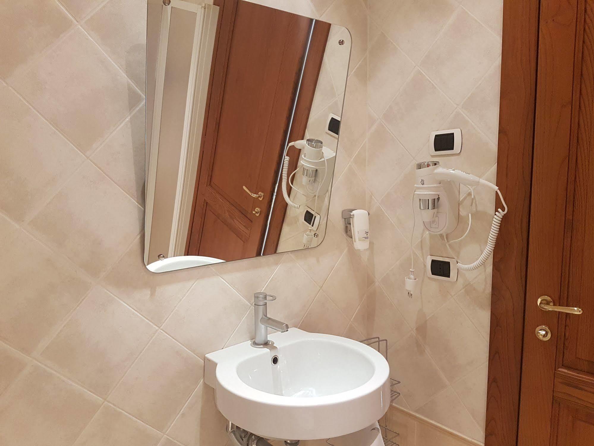 Hotel Ponte San Vittorino Асизи Екстериор снимка