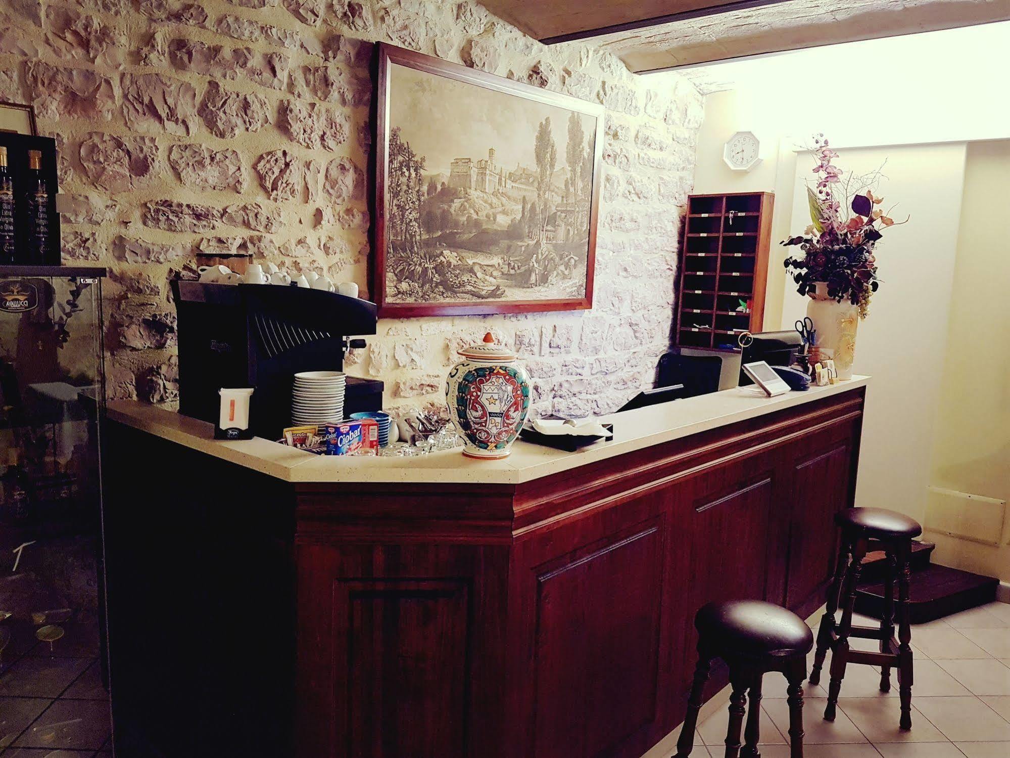 Hotel Ponte San Vittorino Асизи Екстериор снимка